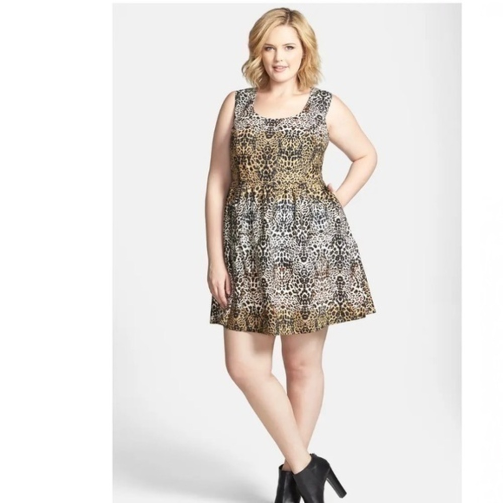 NWT Jessica Simpson Cut Out Back Fit & Flare Dress